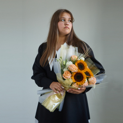 Букет школьный с подсолнухами и розами N 84612