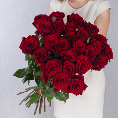 Букет из 25 Красных роз 60 см 7305