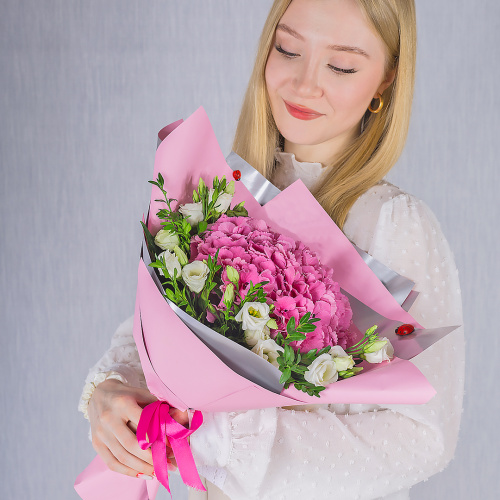 Школьный букет с гортензией и эустомой "Подружка" арт. 37962