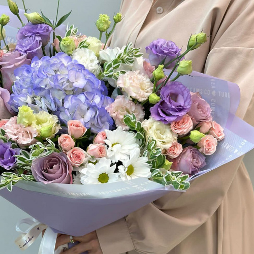 Букет с гортензией и розами арт. 66829