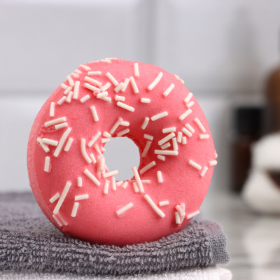 Подарочный набор "Романтика" с пончиками-бомбочками для ванны, аромасвечой, мылом ручной работы N 46440