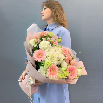 Букет с гортензией и мини герберами N 66828