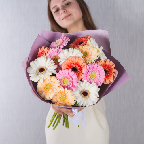 Букет из мини-гербер в нежных оттенках арт. 35812