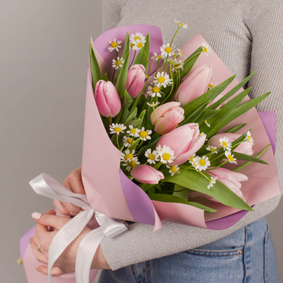 9 тюльпанов с ромашками N 46336