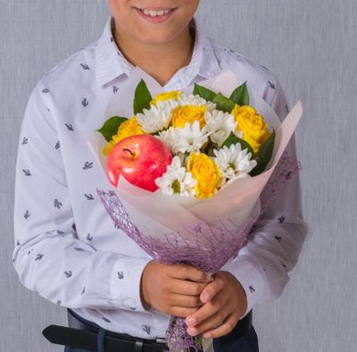 Школьный букет с розами и яблоком N 38163