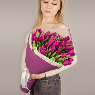 Букет из 25 фиолетовых тюльпанов 46175